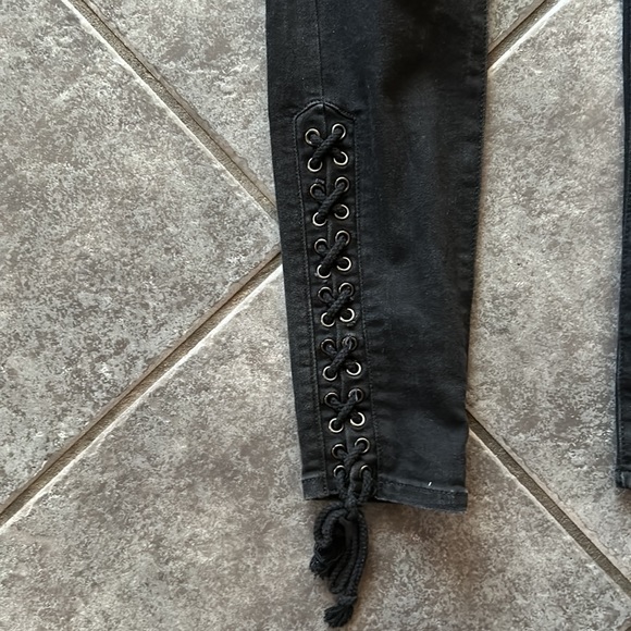 SEVEN 7 black jeans with cute lace up detail at bottom of legs size 8 - Picture 6 of 14
